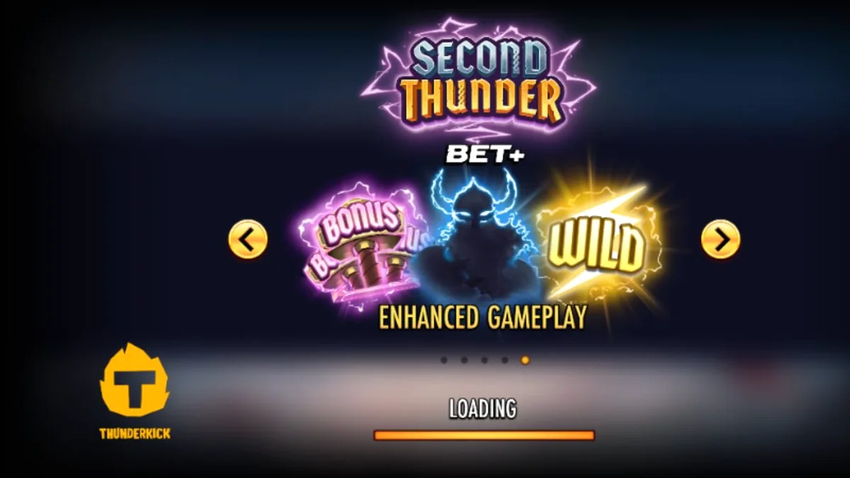 Tampilan layar permainan slot Second Thunder dengan latar belakang medan perang bersalju.